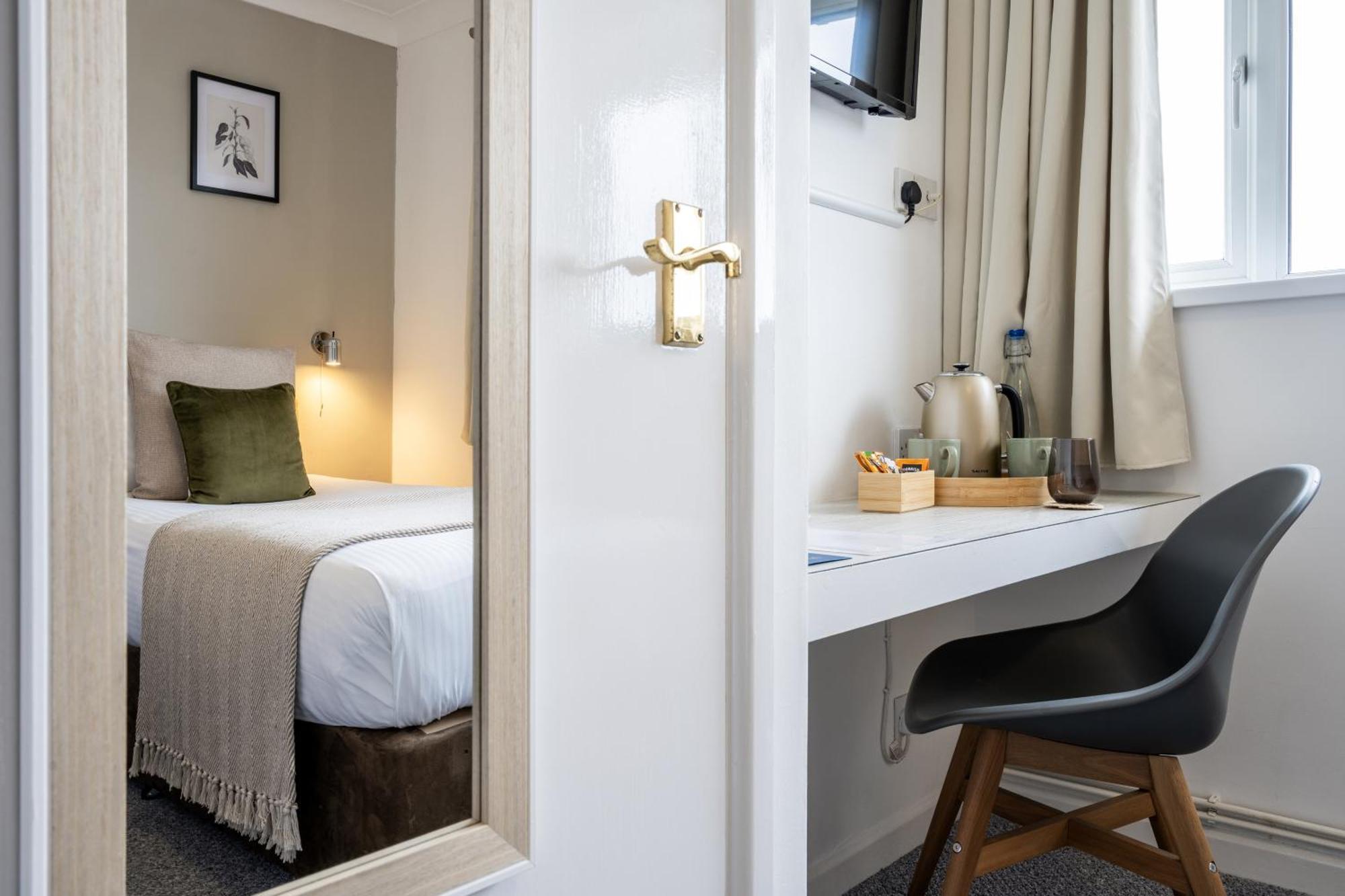 Inn For All Seasons Redruth Ruang foto