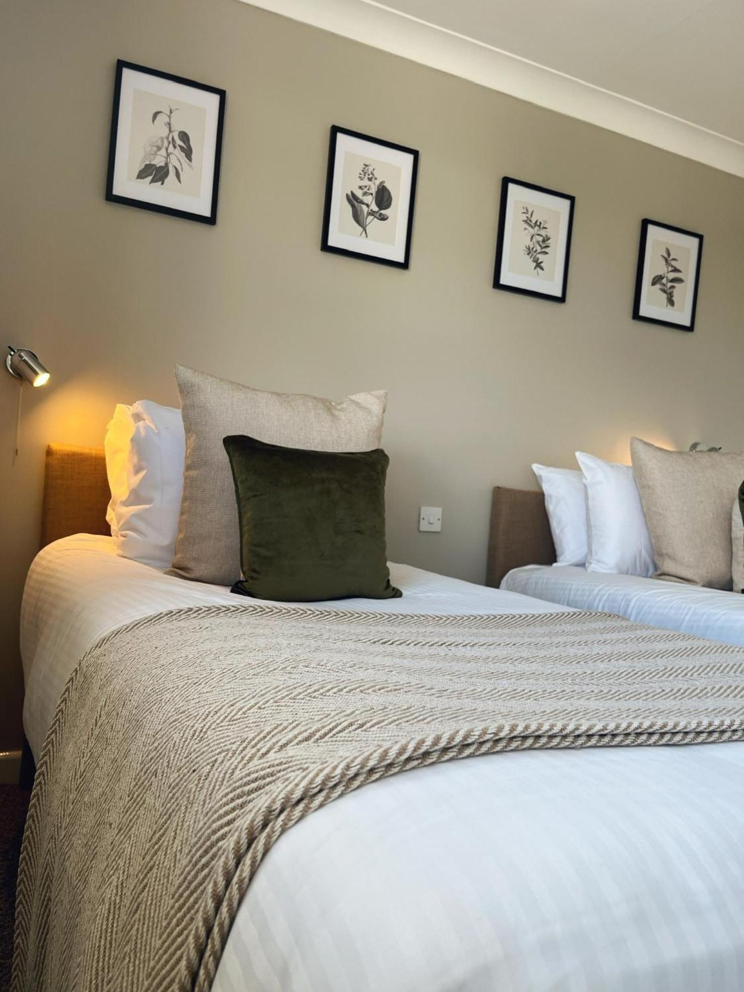 Inn For All Seasons Redruth Bagian luar foto